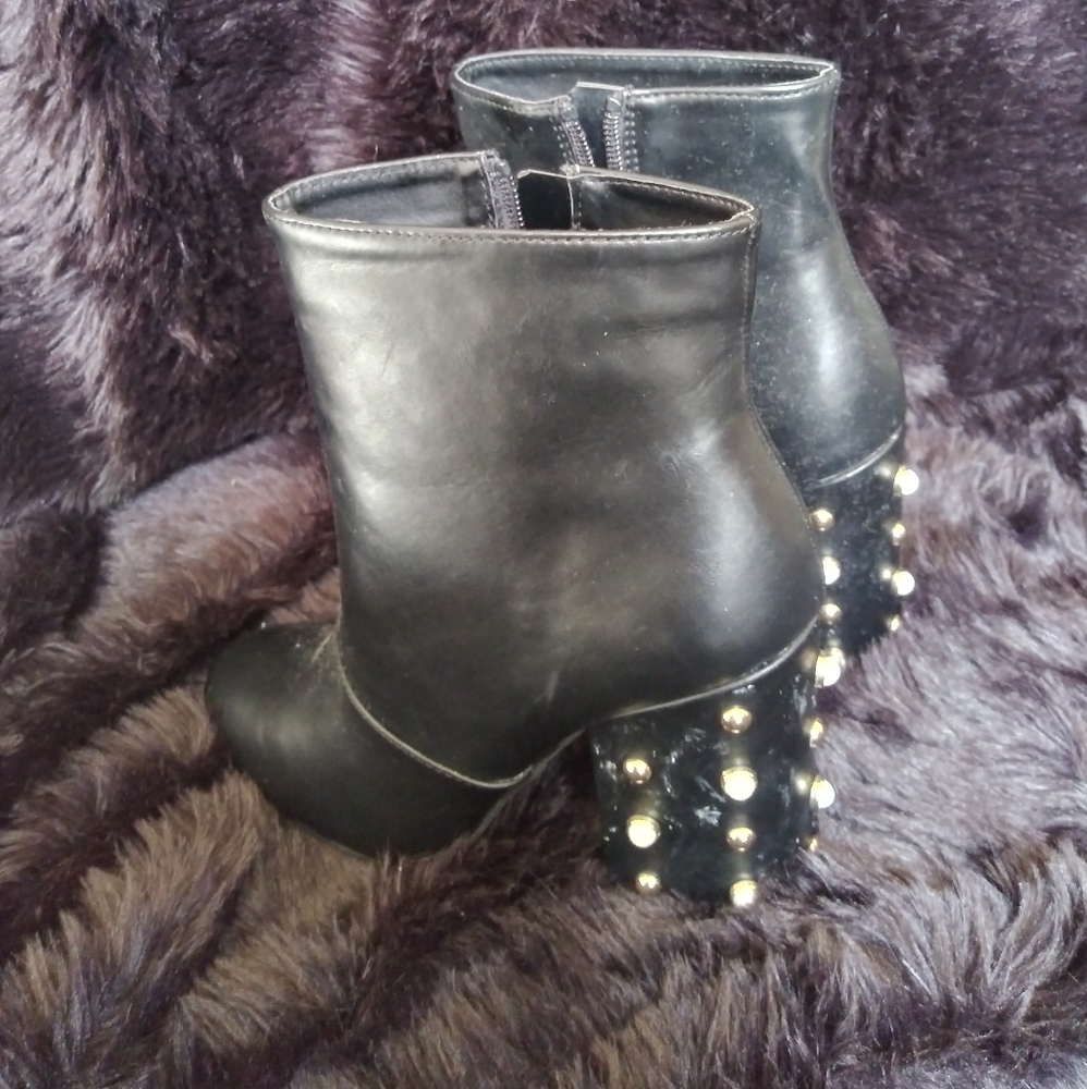 Boots - Picture 2 of 6